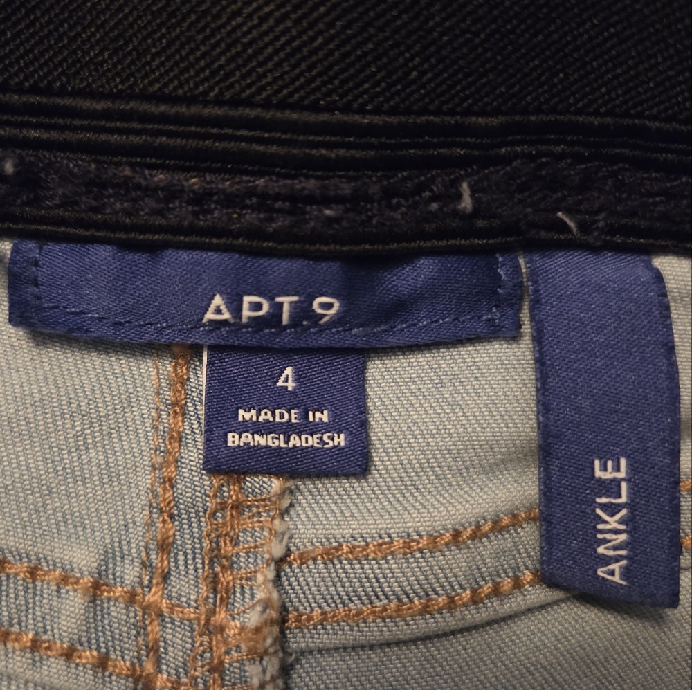 Apt 9 Light Wash Mid Rise Tummy Control Ankle Jeans NWT - Picture 9 of 12